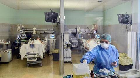 कोरोना वायरस: दिल्ली के सात निजी अस्पतालों में केवल आठ ICU बेड खाली कोरोना वायरस: दिल्ली के सात निजी अस्पतालों में केवल आठ ICU बेड खाली