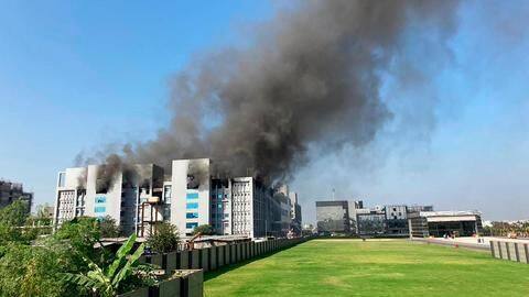 सीरम इंस्टीट्यूट: आग से BCG, रोटावायरस वैक्सीन और दूसरे कई उत्पादों को हुआ नुकसान सीरम इंस्टीट्यूट: आग से BCG, रोटावायरस वैक्सीन और दूसरे कई उत्पादों को हुआ नुकसान