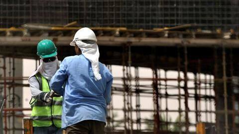 केरल सरकार का अजीबोगरीब फैसला, बिना लक्षण वाले कोरोना संक्रमित मजदूरों को दी काम की इजाजत केरल सरकार का अजीबोगरीब फैसला, बिना लक्षण वाले कोरोना संक्रमित मजदूरों को दी काम की इजाजत