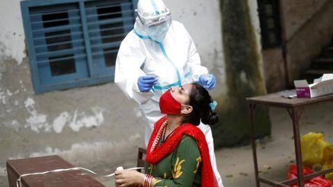 देश में 25 लाख से पार हुई कोरोना संक्रमितों की संख्या, 49,000 से ज्यादा मौतें देश में 25 लाख से पार हुई कोरोना संक्रमितों की संख्या, 49,000 से ज्यादा मौतें