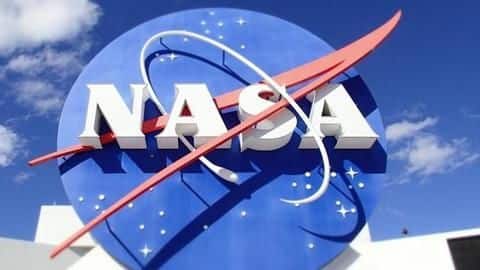 चांद पर जाने वाले अंतरिक्ष यात्रियों को पानी के टैंकर में ट्रेनिंग दे रही NASA चांद पर जाने वाले अंतरिक्ष यात्रियों को पानी के टैंकर में ट्रेनिंग दे रही NASA