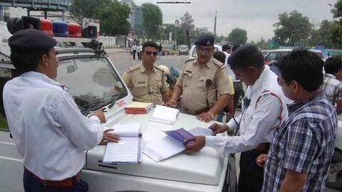ट्रैफिक नियम तोड़ने पर चंडीगढ़ के युवक का हो चुका है 189 बार चालान, जानें मामला ट्रैफिक नियम तोड़ने पर चंडीगढ़ के युवक का हो चुका है 189 बार चालान, जानें मामला