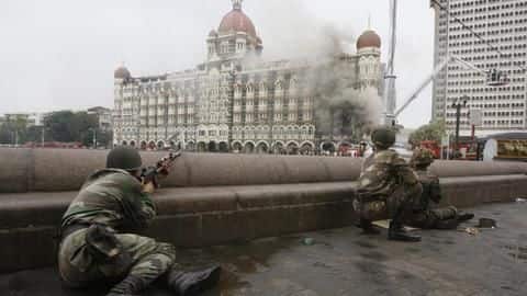 मुंबई हमले की 10वीं बरसी आज, अमेरिका ने दोषियों पर रखा Rs. 35 करोड़ का ईनाम मुंबई हमले की 10वीं बरसी आज, अमेरिका ने दोषियों पर रखा Rs. 35 करोड़ का ईनाम