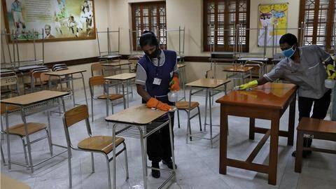 कर्नाटक: साफ-सफाई के खर्च की पूर्ति के लिए 'कोविड फीस' पर विचार कर रहे निजी स्कूल कर्नाटक: साफ-सफाई के खर्च की पूर्ति के लिए 'कोविड फीस' पर विचार कर रहे निजी स्कूल