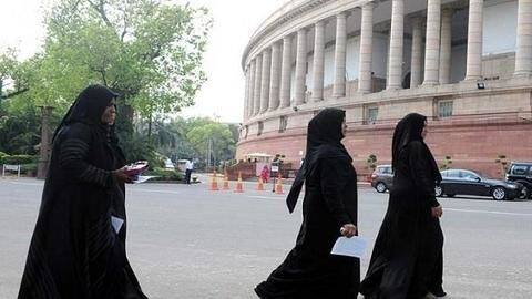 तीन तलाक: राज्यसभा में सरकार के सामने चुनौती, विपक्ष ने बनाई रणनीति तीन तलाक: राज्यसभा में सरकार के सामने चुनौती, विपक्ष ने बनाई रणनीति