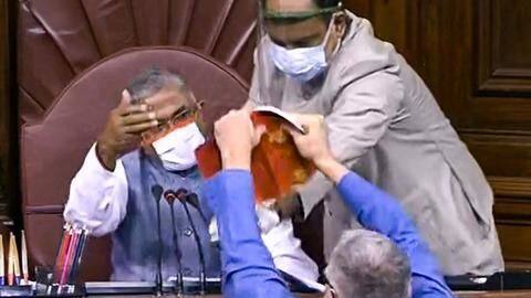 उपसभापति से 'बुरा' व्यवहार करने वाले सांसदों के खिलाफ कार्रवाई की तैयारी में राज्यसभा चेयरमैन उपसभापति से 'बुरा' व्यवहार करने वाले सांसदों के खिलाफ कार्रवाई की तैयारी में राज्यसभा चेयरमैन