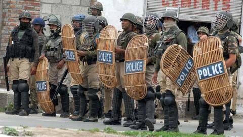कश्मीर में तैनात CRPF की बटालियन को मिला 1.5 करोड़ का बिजली का बिल, अधिकारी हैरान कश्मीर में तैनात CRPF की बटालियन को मिला 1.5 करोड़ का बिजली का बिल, अधिकारी हैरान