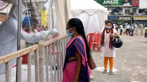 कोरोना वायरस: देश में बीते दिन मिले 10,584 नए मरीज, पांच दिन बाद घटे सक्रिय मामले कोरोना वायरस: देश में बीते दिन मिले 10,584 नए मरीज, पांच दिन बाद घटे सक्रिय मामले