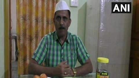 सांप्रदायिक सौहार्द्र की मिसालः बीमार मुस्लिम ड्राइवर की जगह हिंदू अधिकारी रख रहा रोजा सांप्रदायिक सौहार्द्र की मिसालः बीमार मुस्लिम ड्राइवर की जगह हिंदू अधिकारी रख रहा रोजा