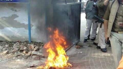 उन्नाव: न्याय की आस लगाए बैठी रेप पीड़िता ने खुद को लगाई आग, हालत गंभीर उन्नाव: न्याय की आस लगाए बैठी रेप पीड़िता ने खुद को लगाई आग, हालत गंभीर