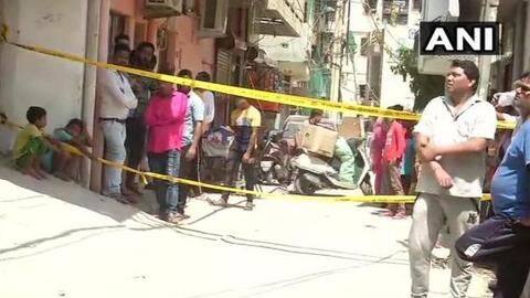दिल्ली में खौफनाक वारदात, ट्यूशन टीचर ने की पत्नी और तीन बच्चों की गला रेतकर हत्या दिल्ली में खौफनाक वारदात, ट्यूशन टीचर ने की पत्नी और तीन बच्चों की गला रेतकर हत्या
