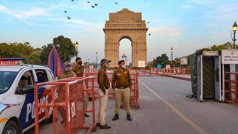 दिल्ली में कोरोना की आपात स्थिति पर अमित शाह और केजरीवाल की उच्च स्तरीय बैठक खत्म दिल्ली में कोरोना की आपात स्थिति पर अमित शाह और केजरीवाल की उच्च स्तरीय बैठक खत्म