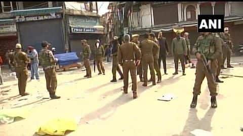 श्रीनगर में ग्रेनेड से हमला, एक की मौत, 15 लोग घायल श्रीनगर में ग्रेनेड से हमला, एक की मौत, 15 लोग घायल