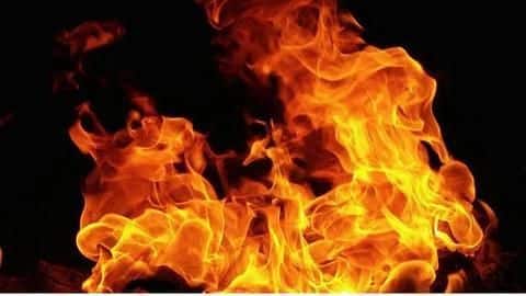 पिता ने मोटरसाइकिल से स्कूल जाने से रोका तो युवक ने खुद को लगाई आग पिता ने मोटरसाइकिल से स्कूल जाने से रोका तो युवक ने खुद को लगाई आग