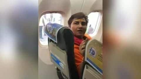 स्पाइसजेट फ्लाइट में यात्रियों और स्टाफ से उलझीं प्रज्ञा ठाकुर, वीडियो वायरल स्पाइसजेट फ्लाइट में यात्रियों और स्टाफ से उलझीं प्रज्ञा ठाकुर, वीडियो वायरल