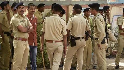 उत्तर प्रदेश: पूछताछ के बाद व्यापारी की मौत, पुलिस थाने के खिलाफ दर्ज हुई FIR उत्तर प्रदेश: पूछताछ के बाद व्यापारी की मौत, पुलिस थाने के खिलाफ दर्ज हुई FIR