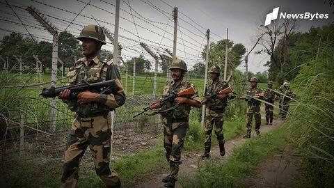 पंजाब: भारत में घुसने की कोशिश कर रहे थे पांच पाकिस्तानी घुसपैठिये, BSF ने किए ढेर पंजाब: भारत में घुसने की कोशिश कर रहे थे पांच पाकिस्तानी घुसपैठिये, BSF ने किए ढेर