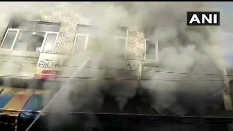 फरीदाबादः प्राइवेट स्कूल में आग लगने से महिला और उसके दो बच्चों की मौत फरीदाबादः प्राइवेट स्कूल में आग लगने से महिला और उसके दो बच्चों की मौत