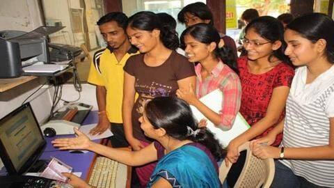 CBSE 10th Result: 13 छात्रों ने किया टॉप, जानें कितने प्रतिशत छात्रों ने पास की परीक्षा CBSE 10th Result: 13 छात्रों ने किया टॉप, जानें कितने प्रतिशत छात्रों ने पास की परीक्षा