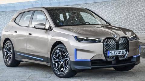 BMW iX के फीचर्स के बारे में सामने आई जानकारी, सिंगल चार्ज में चलेगी 600 किलोमीटर BMW iX के फीचर्स के बारे में सामने आई जानकारी, सिंगल चार्ज में चलेगी 600 किलोमीटर