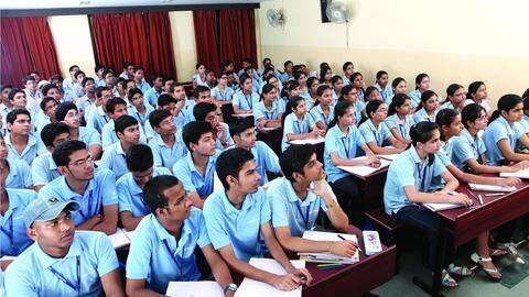 स्कूल के छात्रों के लिए यहां से जानें कोचिंग क्लास के फायदे स्कूल के छात्रों के लिए यहां से जानें कोचिंग क्लास के फायदे