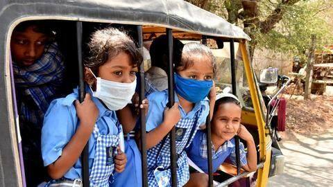 जुलाई से स्कूल खोलने के फैसले को बताया बुरा, अभी बच्चों को भेजना नहीं चाहते अभिभावक जुलाई से स्कूल खोलने के फैसले को बताया बुरा, अभी बच्चों को भेजना नहीं चाहते अभिभावक