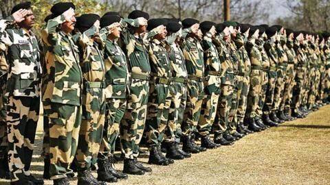CRPF Recruitment 2020: हेड कांस्टेबल के पदों पर निकली भर्ती, जल्द करें आवेदन CRPF Recruitment 2020: हेड कांस्टेबल के पदों पर निकली भर्ती, जल्द करें आवेदन