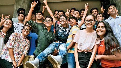 उत्तर प्रदेश: बोर्ड परीक्षा के टॉपर्स को मिलेंगे एक लाख रुपये, नाम पर बनेगी सड़क उत्तर प्रदेश: बोर्ड परीक्षा के टॉपर्स को मिलेंगे एक लाख रुपये, नाम पर बनेगी सड़क
