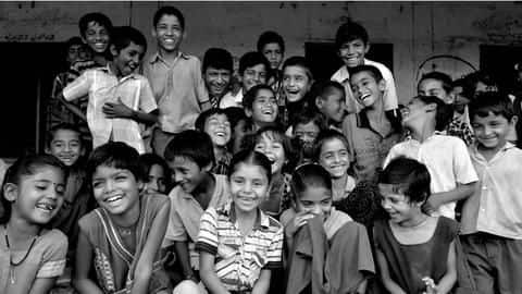 जानें इन शिक्षकों की प्रेरणादायक कहानी, जिन्होंने वंचित छात्रों की दी शिक्षा जानें इन शिक्षकों की प्रेरणादायक कहानी, जिन्होंने वंचित छात्रों की दी शिक्षा
