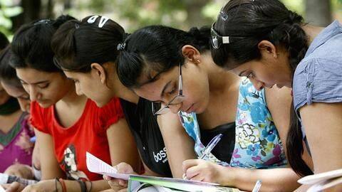 CBSE ने 10वीं के छात्रों को पास होने के लिए न्यूनतम नंबर में थी राहत, जानें CBSE ने 10वीं के छात्रों को पास होने के लिए न्यूनतम नंबर में थी राहत, जानें