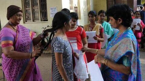 NEET Exam 2019: कल होने वाली परीक्षा के लिए ये है ड्रेस कोड, जानें अन्य बातें NEET Exam 2019: कल होने वाली परीक्षा के लिए ये है ड्रेस कोड, जानें अन्य बातें