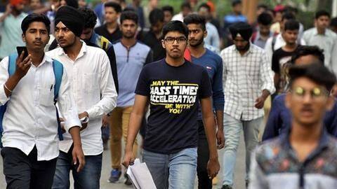 DU: पेपर पेन आधारित ओपन बुक परीक्षाओं में छात्रों को गैजेट्स ले जाने की होगी अनुमति DU: पेपर पेन आधारित ओपन बुक परीक्षाओं में छात्रों को गैजेट्स ले जाने की होगी अनुमति