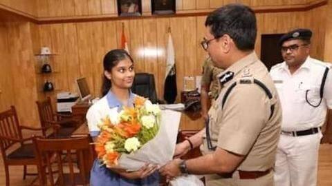 ISC परीक्षाओं में चौथा स्थान हासिल करने वाली रिचा बनीं एक दिन की DCP ISC परीक्षाओं में चौथा स्थान हासिल करने वाली रिचा बनीं एक दिन की DCP