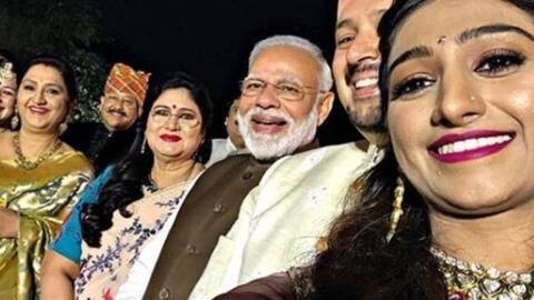 जानें कौन हैं अभिनेत्री मोहिना कुमारी सिंह जिसके वेडिंग रिसेप्शन में पहुंचे थे प्रधानमंत्री मोदी जानें कौन हैं अभिनेत्री मोहिना कुमारी सिंह जिसके वेडिंग रिसेप्शन में पहुंचे थे प्रधानमंत्री मोदी