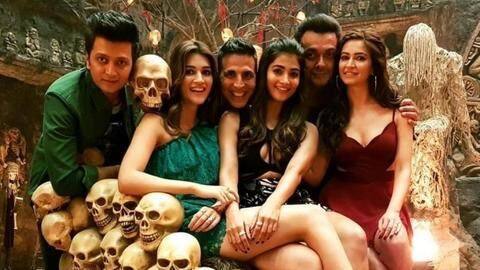'हाउसफुल 4' का ट्रेलर रिलीज़, ट्विटर यूज़र बोले- दीवाली में पटाखें नहीं फिल्म होनी चाहिए बैन 'हाउसफुल 4' का ट्रेलर रिलीज़, ट्विटर यूज़र बोले- दीवाली में पटाखें नहीं फिल्म होनी चाहिए बैन