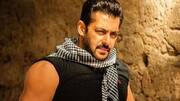 मुंबई में सलमान खान के खिलाफ शिकायत दर्ज, फैन ने लगाया फोन छीनने का आरोप