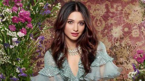 दोगुनी कीमत देकर तमन्ना भाटिया ने खरीदा घर, केवल इंटीरियर में ही खर्च होंगे करोड़ों दोगुनी कीमत देकर तमन्ना भाटिया ने खरीदा घर, केवल इंटीरियर में ही खर्च होंगे करोड़ों