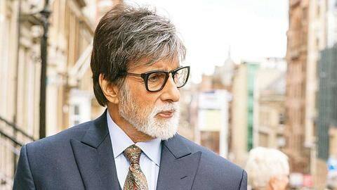 'गुलाबो सिताबो' से सामने आया बिग बी का लुक, खड़ूस बुढ़े का होगा फिल्म में किरदार! 'गुलाबो सिताबो' से सामने आया बिग बी का लुक, खड़ूस बुढ़े का होगा फिल्म में किरदार!