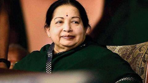 जयललिता की बायोपिक में ये मशहूर बॉलीवुड अभिनेत्री निभा सकती है लीड रोल! जयललिता की बायोपिक में ये मशहूर बॉलीवुड अभिनेत्री निभा सकती है लीड रोल!
