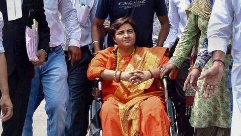 दिग्विजय सिंह को आतंकवादी कहने के लिए साध्वी प्रज्ञा ठाकुर को चुनाव आयोग का तीसरा नोटिस दिग्विजय सिंह को आतंकवादी कहने के लिए साध्वी प्रज्ञा ठाकुर को चुनाव आयोग का तीसरा नोटिस