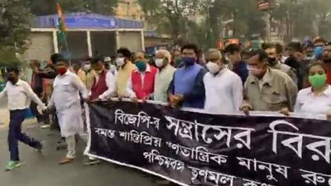 पश्चिम बंगाल: भाजपा के जवाब में TMC ने निकाली "शांति रैली", लगे "गोली मारो" के नारे पश्चिम बंगाल: भाजपा के जवाब में TMC ने निकाली "शांति रैली", लगे "गोली मारो" के नारे