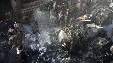 मानवीय गलती के कारण क्रैश हुआ था पाकिस्तानी विमान, कोरोना पर चर्चा कर रहे थे पायलट मानवीय गलती के कारण क्रैश हुआ था पाकिस्तानी विमान, कोरोना पर चर्चा कर रहे थे पायलट