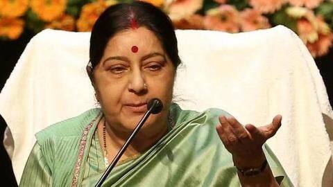 सुषमा स्वराज की नसीहत- आडवाणी जी पिता समान, भाषा की मर्यादा रखें राहुल गांधी सुषमा स्वराज की नसीहत- आडवाणी जी पिता समान, भाषा की मर्यादा रखें राहुल गांधी