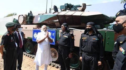 प्रधानमंत्री ने सेना को सौंपे 118 स्वदेशी अर्जुन मार्क 1-A टैंक, जानिए इनकी खासियत प्रधानमंत्री ने सेना को सौंपे 118 स्वदेशी अर्जुन मार्क 1-A टैंक, जानिए इनकी खासियत