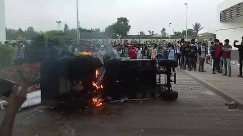 कर्नाटक: वेतन नहीं मिलने पर आईफोन बनाने वाली कंपनी के प्लांट में कर्मचारियों ने की तोड़फोड़ कर्नाटक: वेतन नहीं मिलने पर आईफोन बनाने वाली कंपनी के प्लांट में कर्मचारियों ने की तोड़फोड़