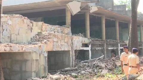 डायनामाइट की मदद से गिराया गया भगोड़े नीरव मोदी का 100 करोड़ का बंगला डायनामाइट की मदद से गिराया गया भगोड़े नीरव मोदी का 100 करोड़ का बंगला