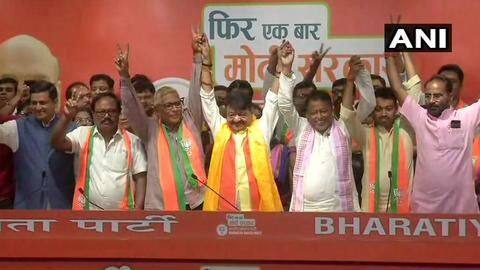 ममता बनर्जी को बड़ा झटका, दो TMC विधायक और 50 से अधिक पार्षद भाजपा में शामिल ममता बनर्जी को बड़ा झटका, दो TMC विधायक और 50 से अधिक पार्षद भाजपा में शामिल
