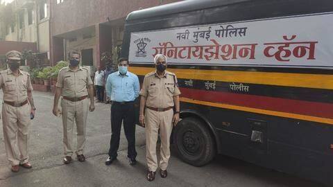 कोरोना वायरस: मुंबई में 55 से अधिक उम्र के पुलिसकर्मियों को घर पर रहने के निर्देश कोरोना वायरस: मुंबई में 55 से अधिक उम्र के पुलिसकर्मियों को घर पर रहने के निर्देश