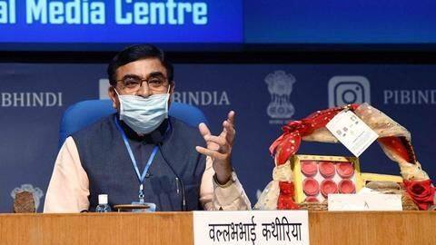 कामधेनु आयोग ने लॉन्च की गाय के गोबर से बनी चिप, कहा- रेडिएशन को करेगी खत्म कामधेनु आयोग ने लॉन्च की गाय के गोबर से बनी चिप, कहा- रेडिएशन को करेगी खत्म