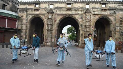 कोरोना वायरस: अहमदाबाद में एक हफ्ते के लिए पूर्ण लॉकडाउन, सूरत शनिवार से होगा बंद कोरोना वायरस: अहमदाबाद में एक हफ्ते के लिए पूर्ण लॉकडाउन, सूरत शनिवार से होगा बंद